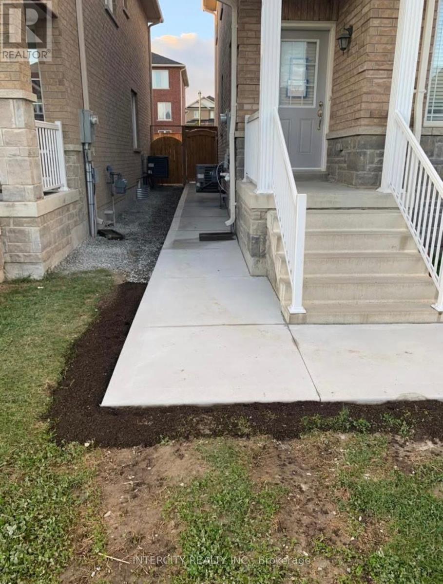 Bsmt - 10 Hopkins Crescent, Bradford West Gwillimbury (Bradford), Ontario  L3Z 1R6 - Photo 2 - N12823790