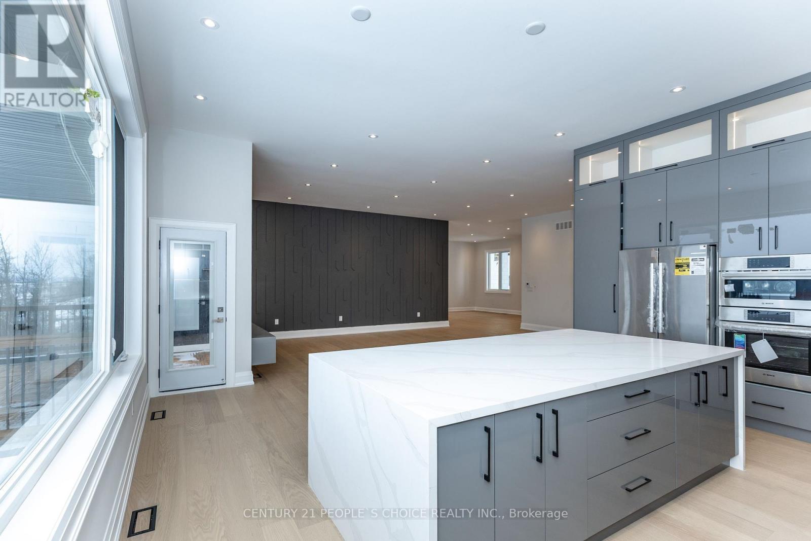 11 Caldwell Drive, Oro-Medonte, Ontario  L0L 2L0 - Photo 12 - S12823892