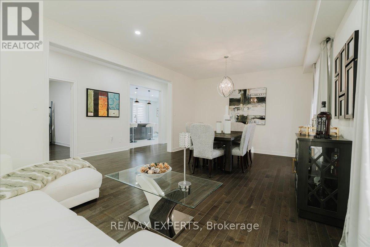 43 Lewis Avenue, Bradford West Gwillimbury, Ontario  L3Z 0X2 - Photo 9 - N12822454