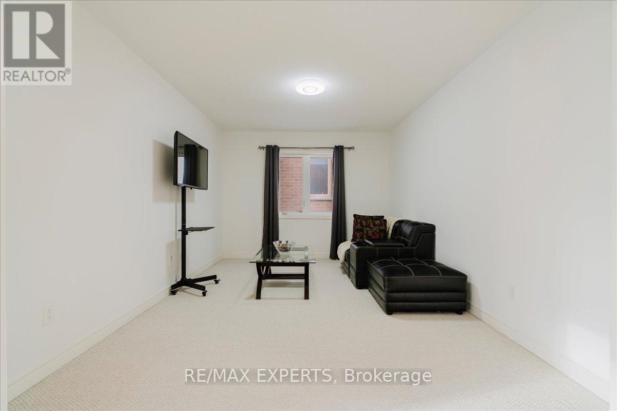 43 Lewis Avenue, Bradford West Gwillimbury, Ontario  L3Z 0X2 - Photo 35 - N12822454