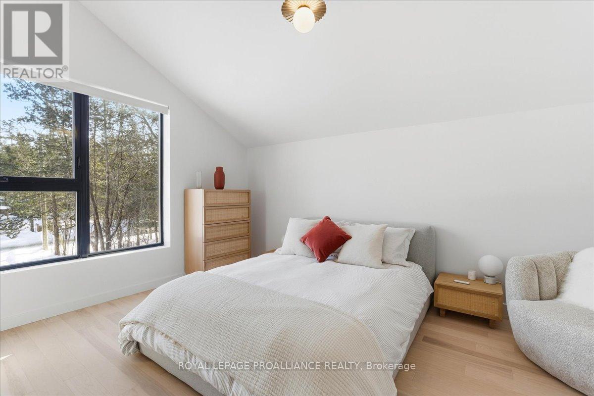 372 Prinyers Cove Crescent, Prince Edward County (North Marysburg Ward), Ontario  K0K 2T0 - Photo 28 - X12736504