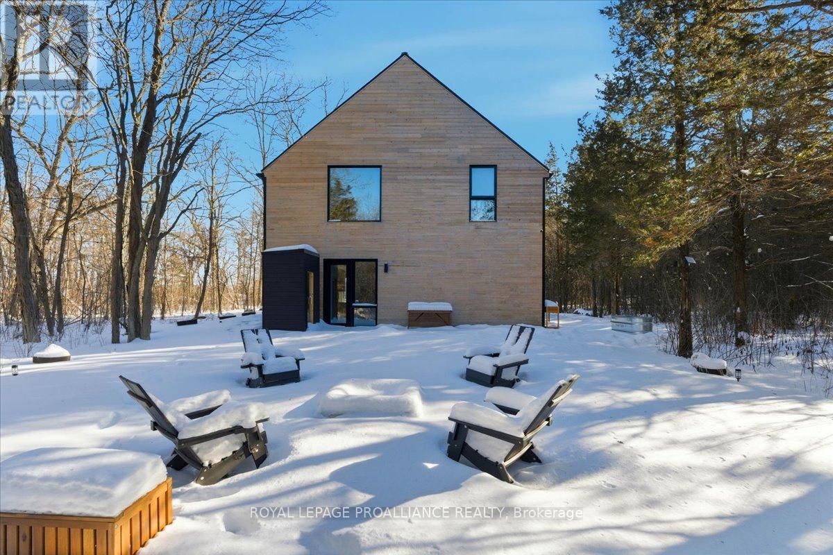 372 Prinyers Cove Crescent, Prince Edward County (North Marysburg Ward), Ontario  K0K 2T0 - Photo 38 - X12736504