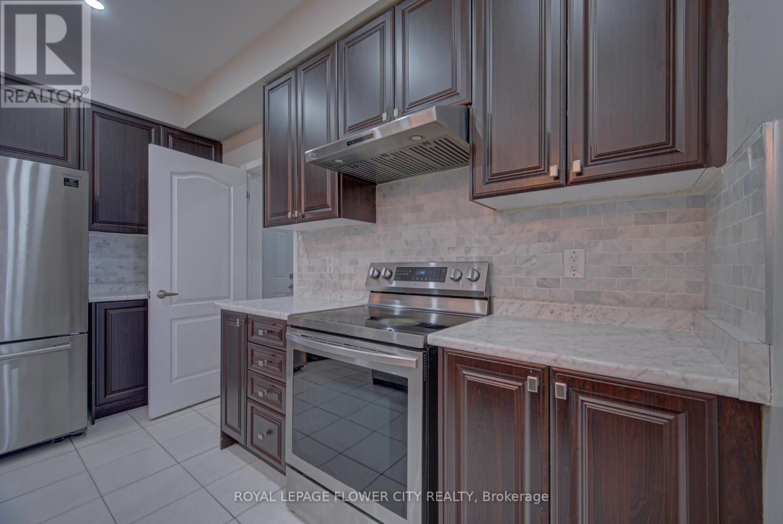 20 Munro Circle, Brantford, Ontario  N3T 0R2 - Photo 14 - X12820142