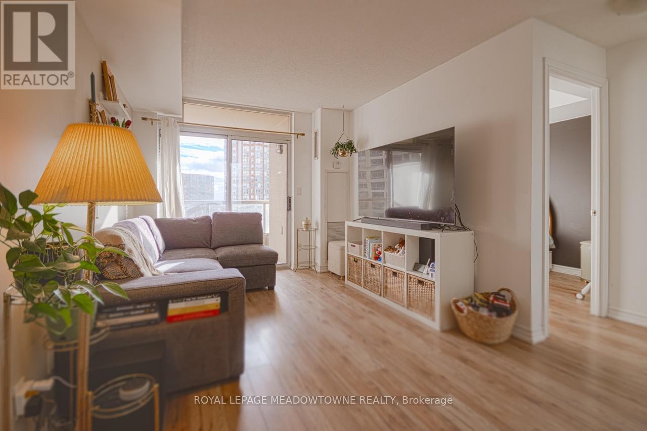 927 - 3888 Duke Of York Boulevard, Mississauga, Ontario  L5B 4P5 - Photo 2 - W12823760