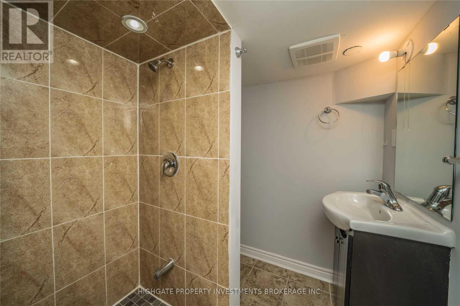 Lower - 40 Trumpet Valley Boulevard, Brampton, Ontario  L7A 3N8 - Photo 7 - W12823846