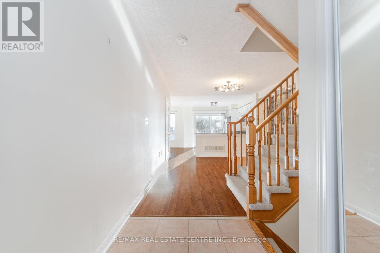 454 Collis Court, Milton, Ontario  L9T 5N1 - Photo 5 - W12823906