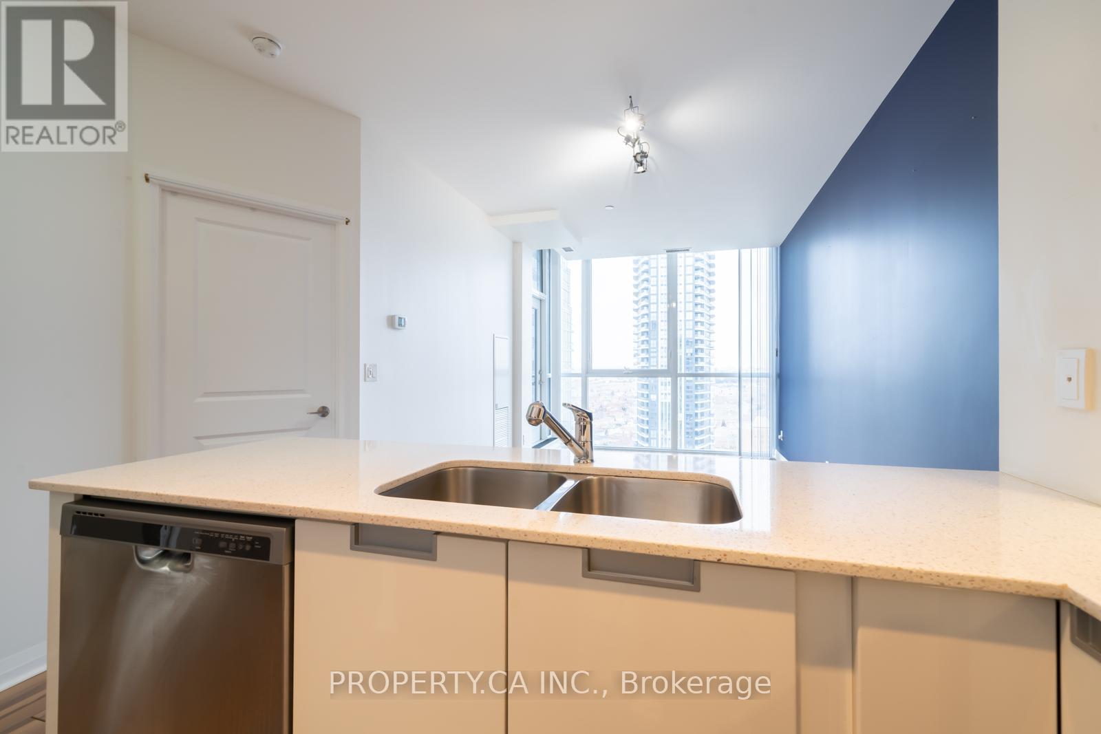 2103 - 55 Eglinton Avenue W, Mississauga, Ontario  L5R 0E4 - Photo 11 - W12823918