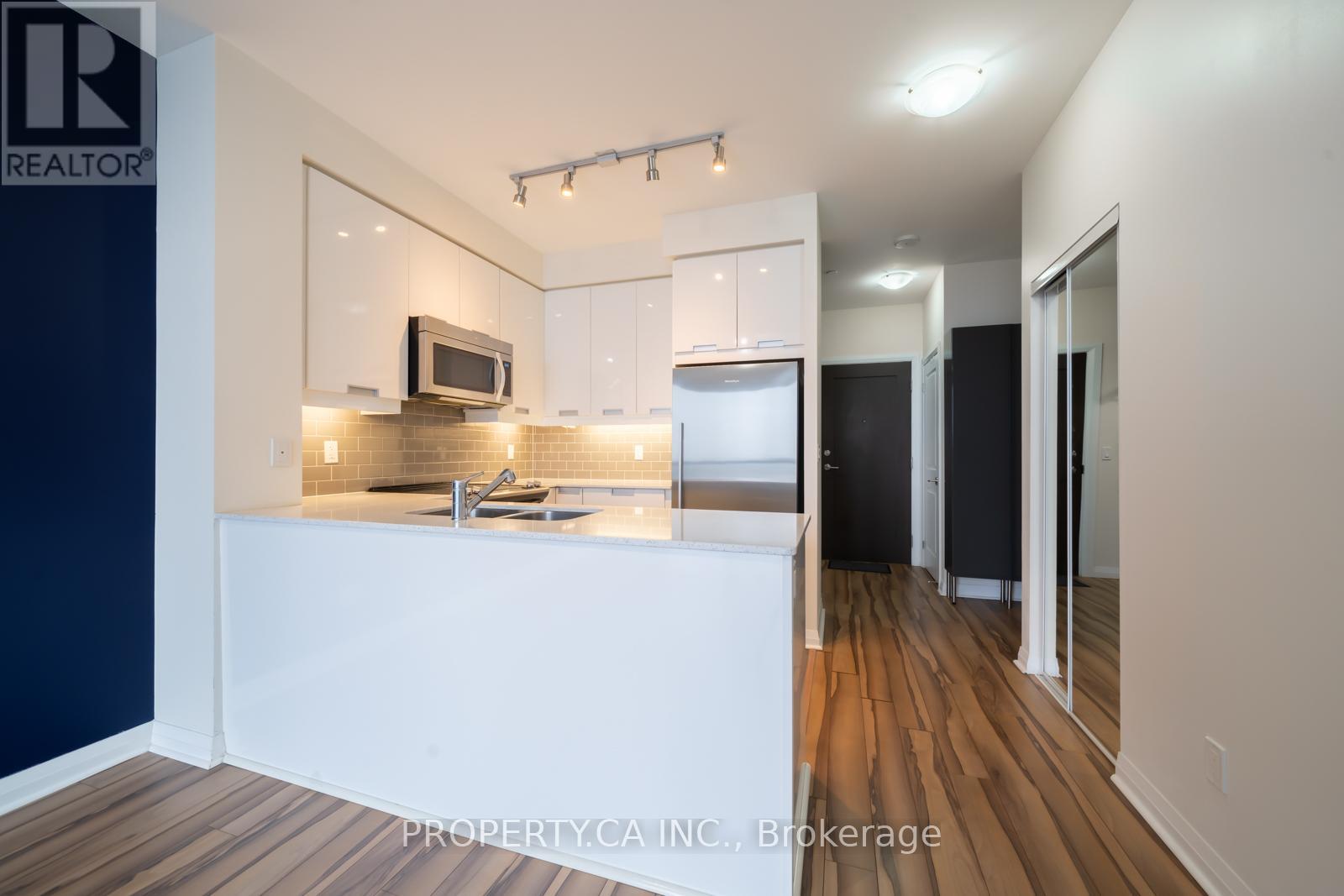 2103 - 55 Eglinton Avenue W, Mississauga, Ontario  L5R 0E4 - Photo 5 - W12823918