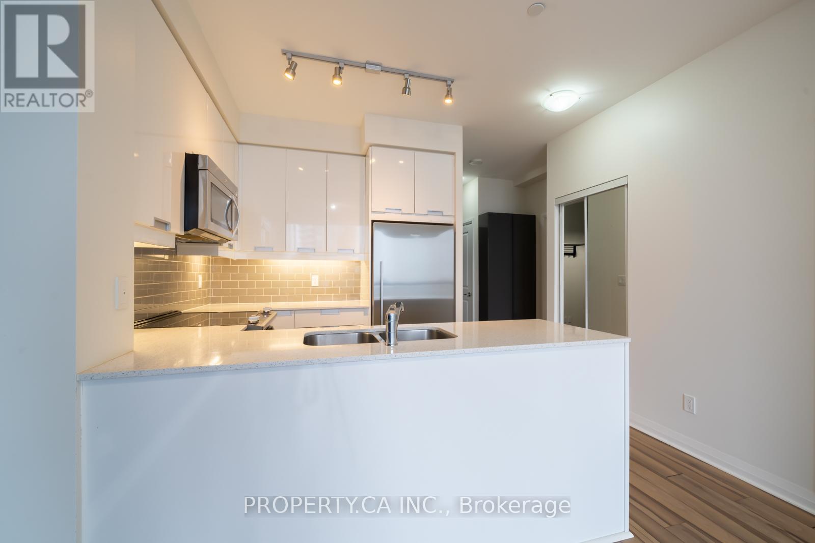 2103 - 55 Eglinton Avenue W, Mississauga, Ontario  L5R 0E4 - Photo 6 - W12823918