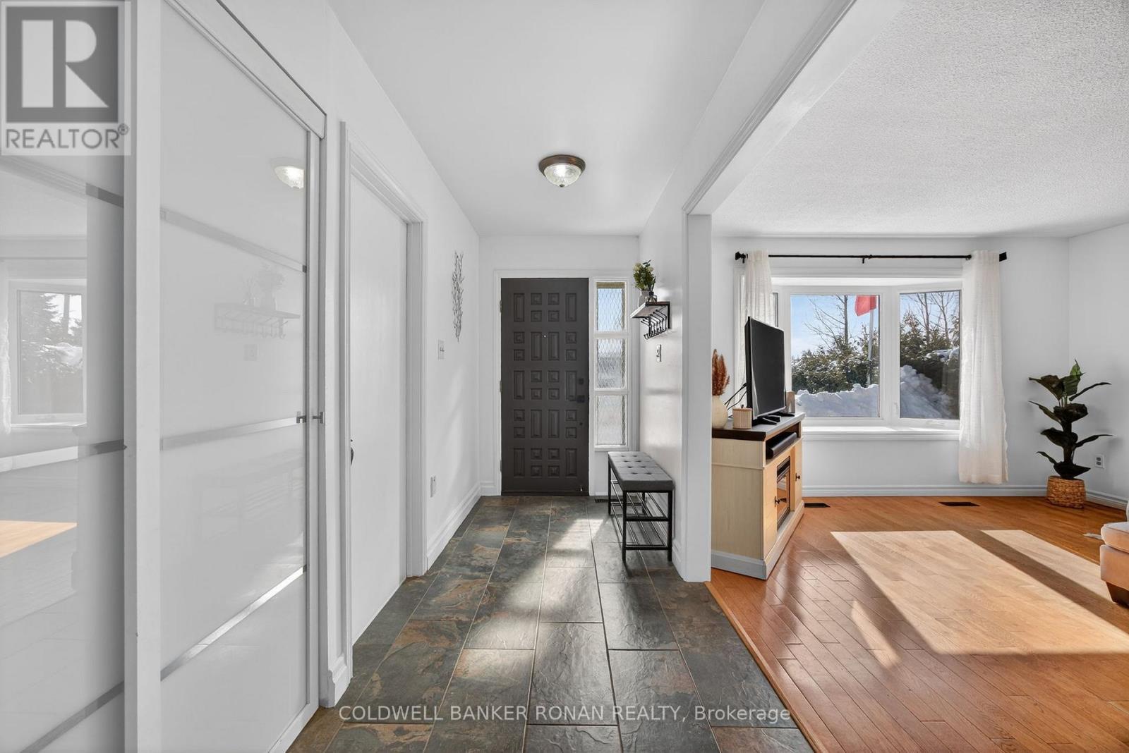 191 Ellwood Drive W, Caledon, Ontario  L7E 4W6 - Photo 3 - W12823948