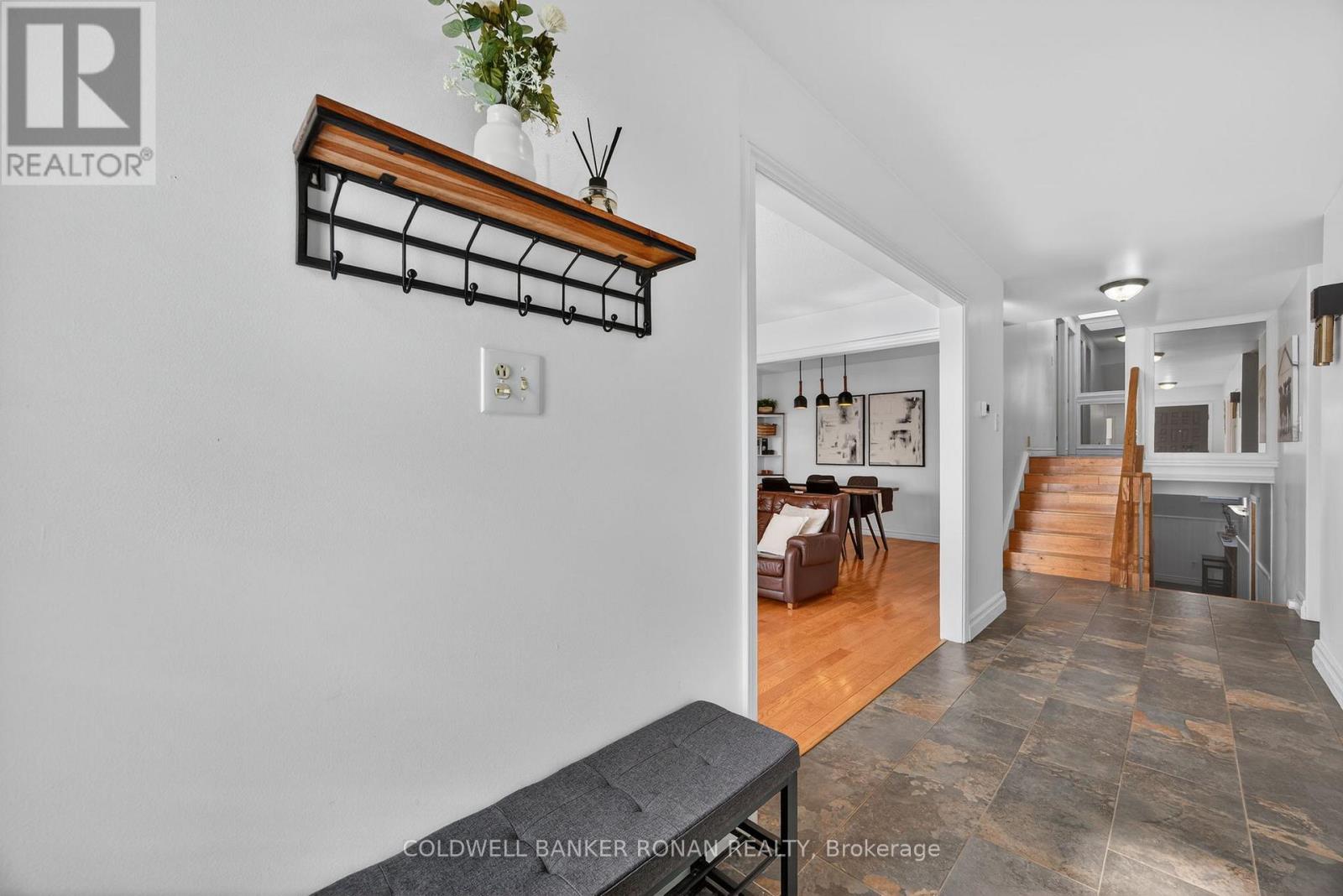 191 Ellwood Drive W, Caledon, Ontario  L7E 4W6 - Photo 4 - W12823948