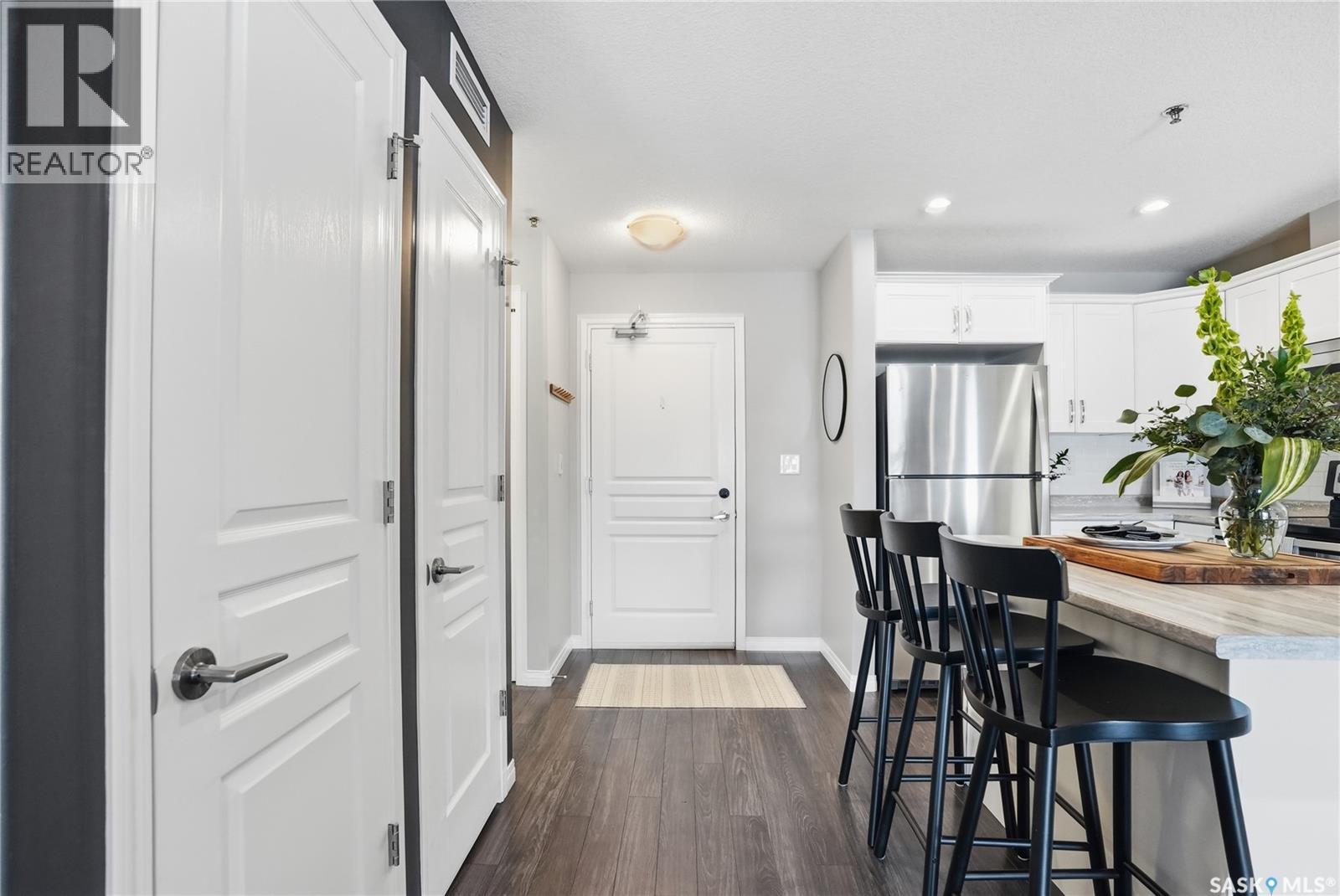 2105 104 Willis Crescent, Saskatoon, Saskatchewan  S7T 0Y2 - Photo 3 - SK029198