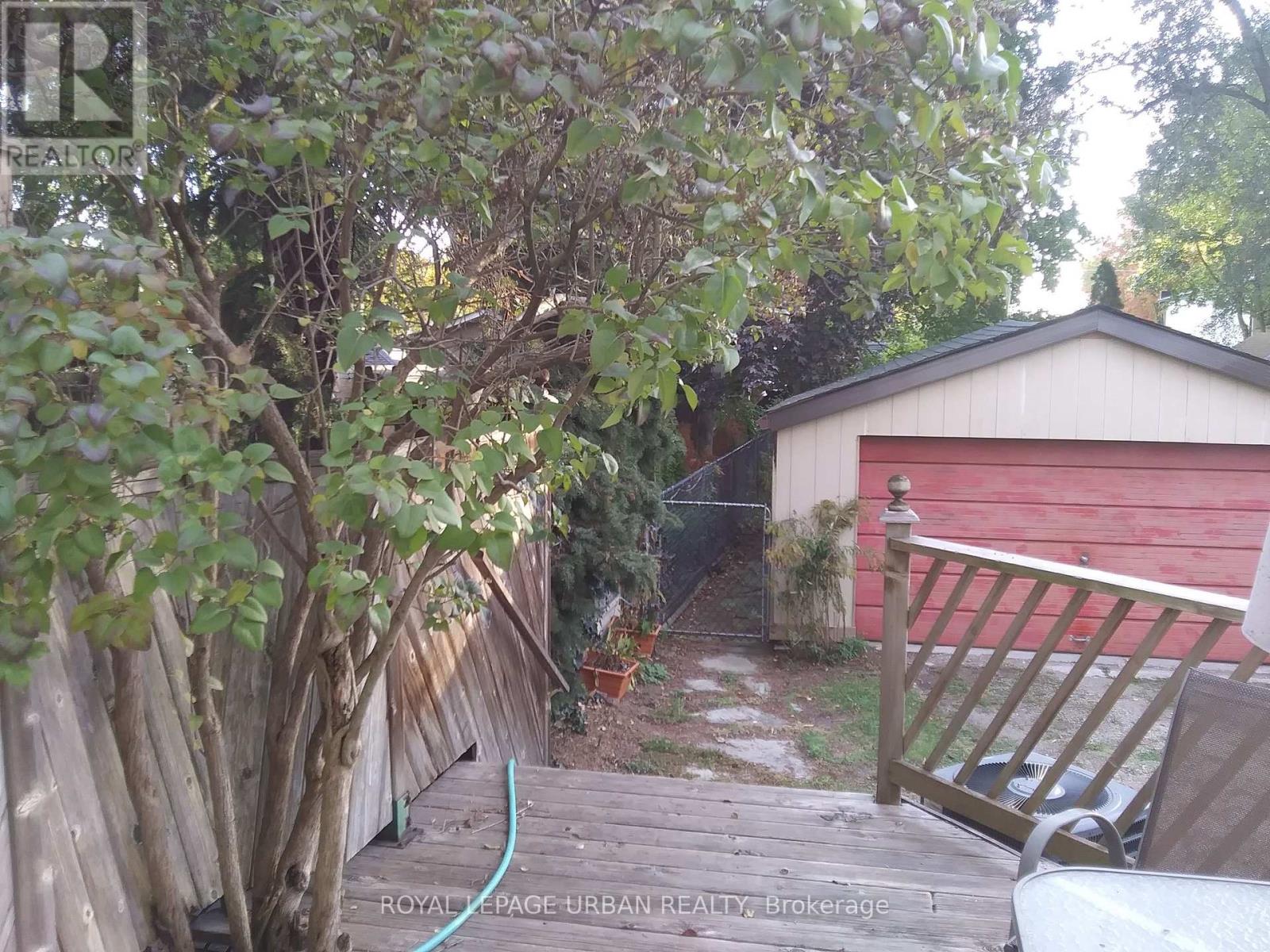 251 Cedarvale Avenue, Toronto, Ontario  M4C 4K3 - Photo 41 - E12822920