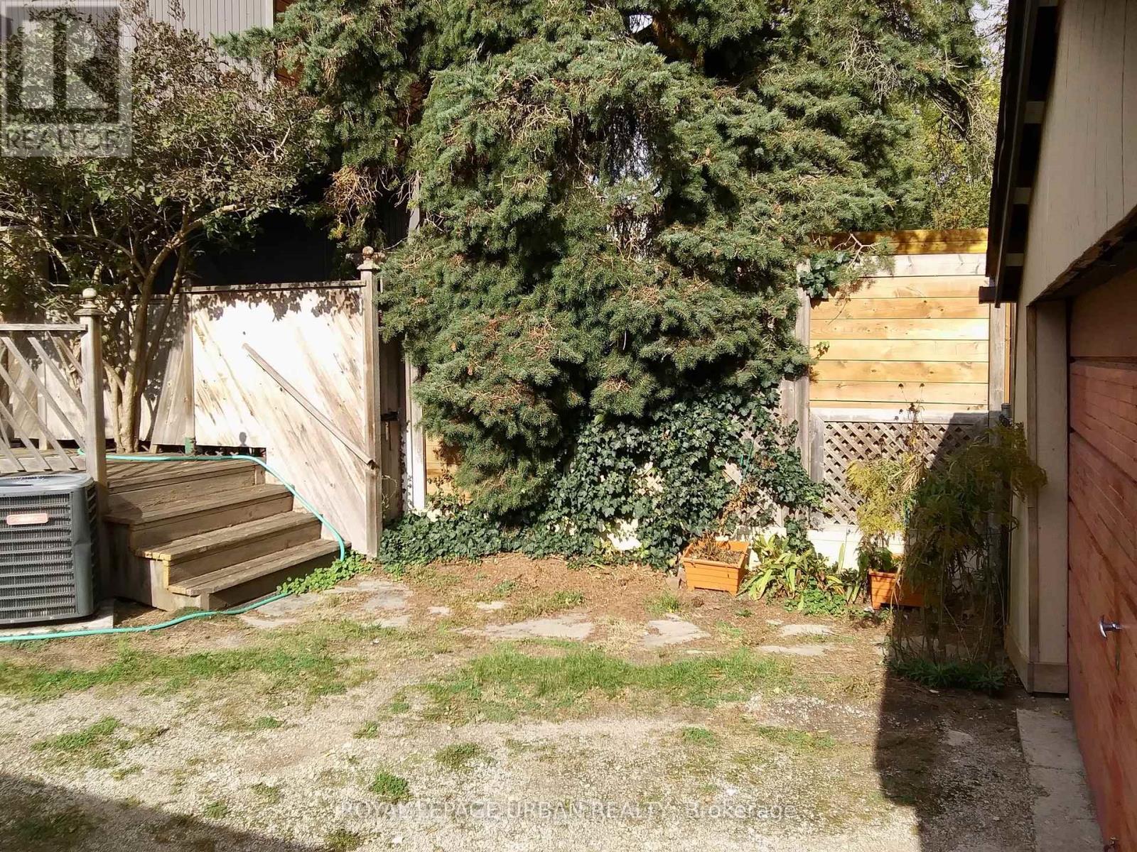 251 Cedarvale Avenue, Toronto, Ontario  M4C 4K3 - Photo 45 - E12822920