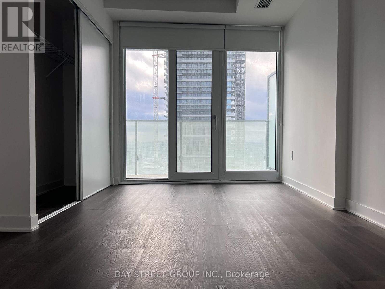 5207 - 3900 Confederation Parkway, Mississauga, Ontario  L5B 0M3 - Photo 5 - W12823492