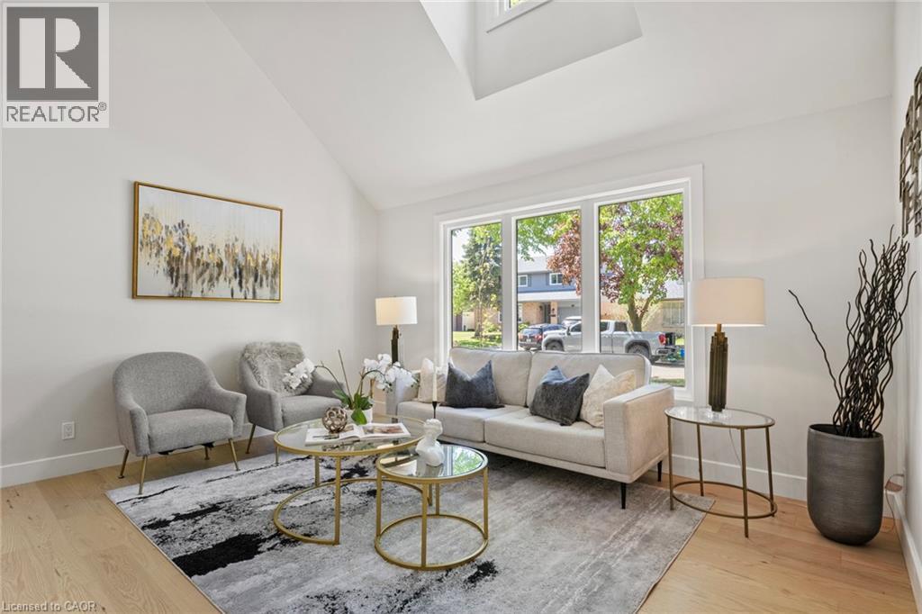 92 Scenic Wood Crescent, Kitchener, Ontario  N2A 3N6 - Photo 3 - 40808022