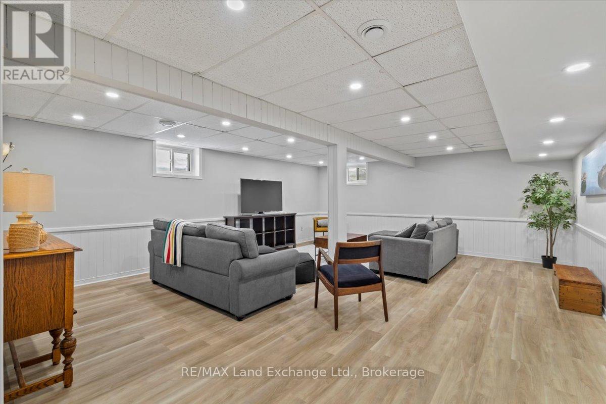 283 Bricker Street, Saugeen Shores, Ontario N0H 2C1 - Photo 21 - X12823962