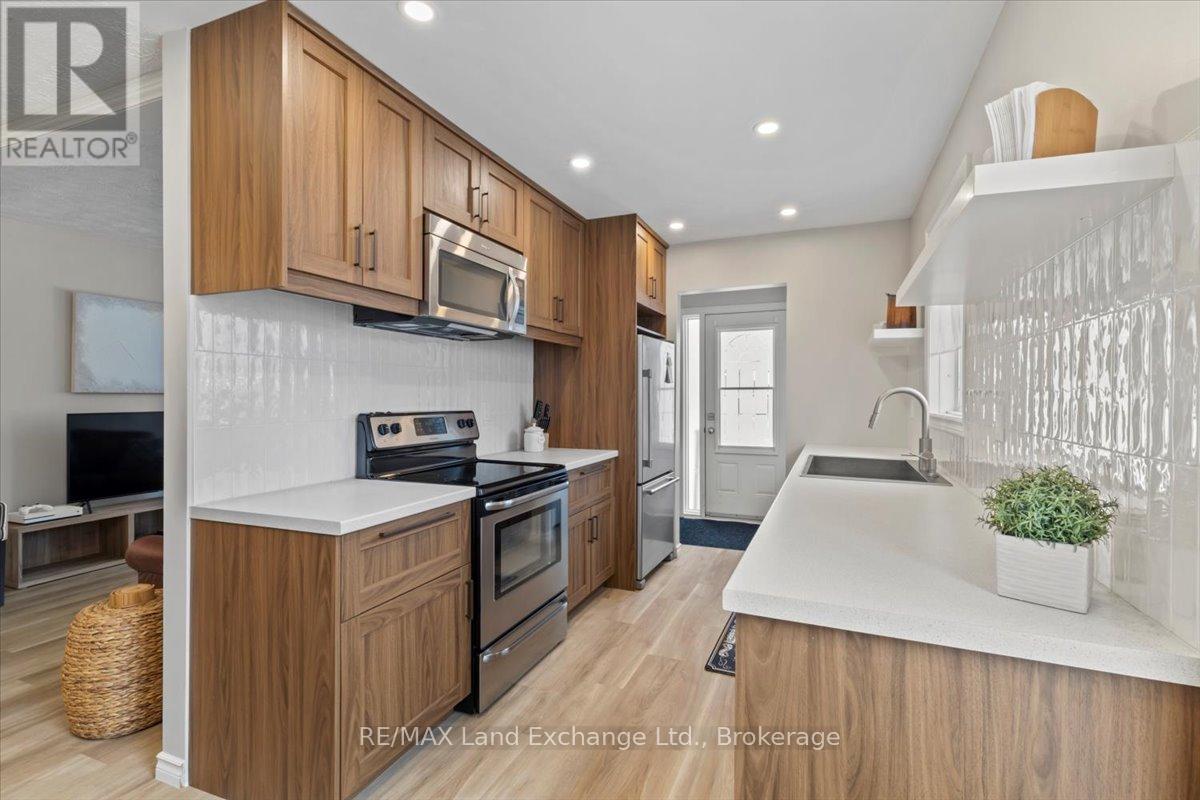 283 Bricker Street, Saugeen Shores, Ontario N0H 2C1 - Photo 4 - X12823962