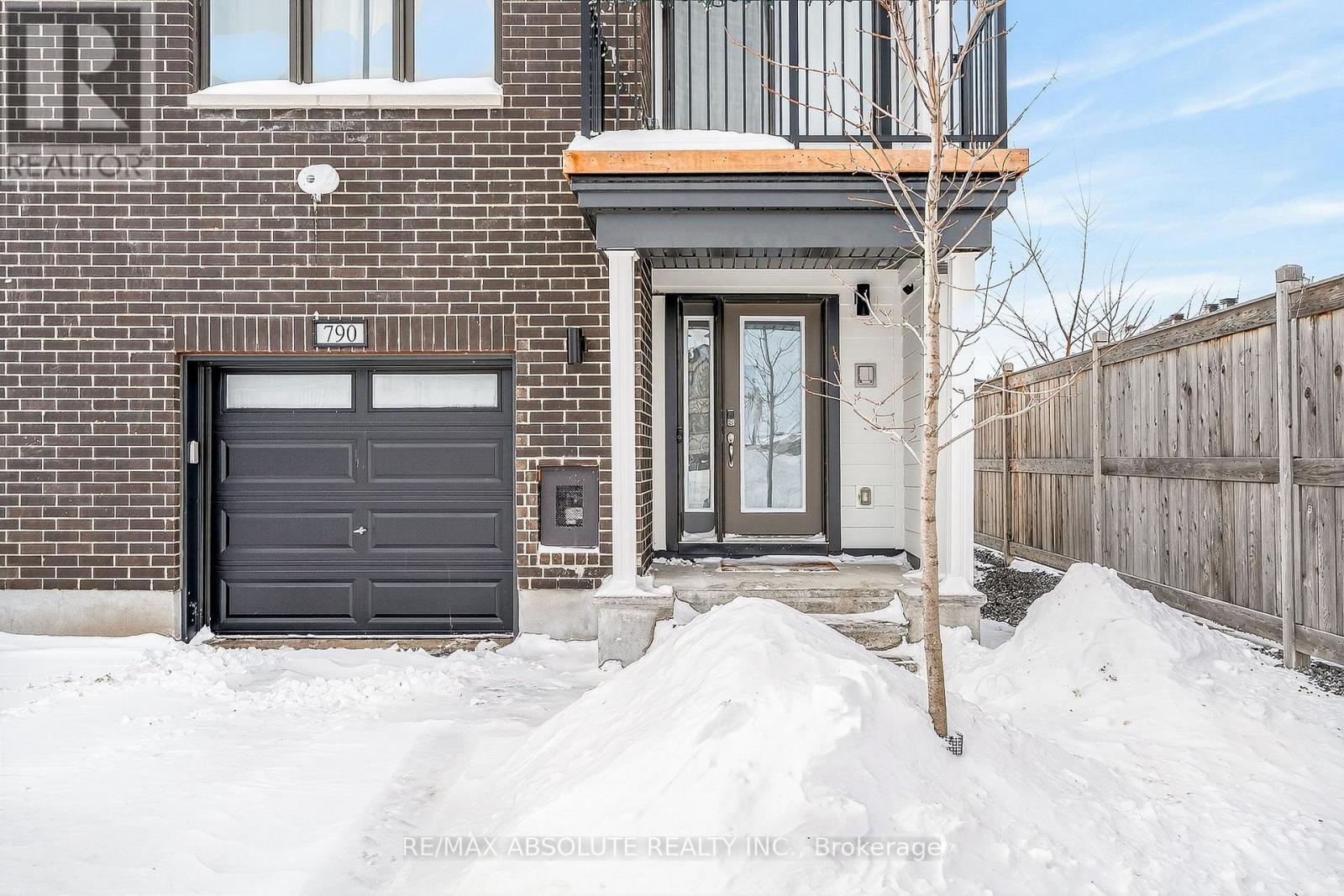 790 Kinstead Private, Ottawa, Ontario  K2S 3B3 - Photo 2 - X12824022