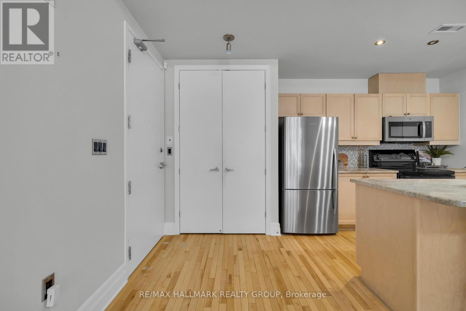 203 - 260 Besserer Street, Ottawa, Ontario  K1N 1J3 - Photo 5 - X12824052