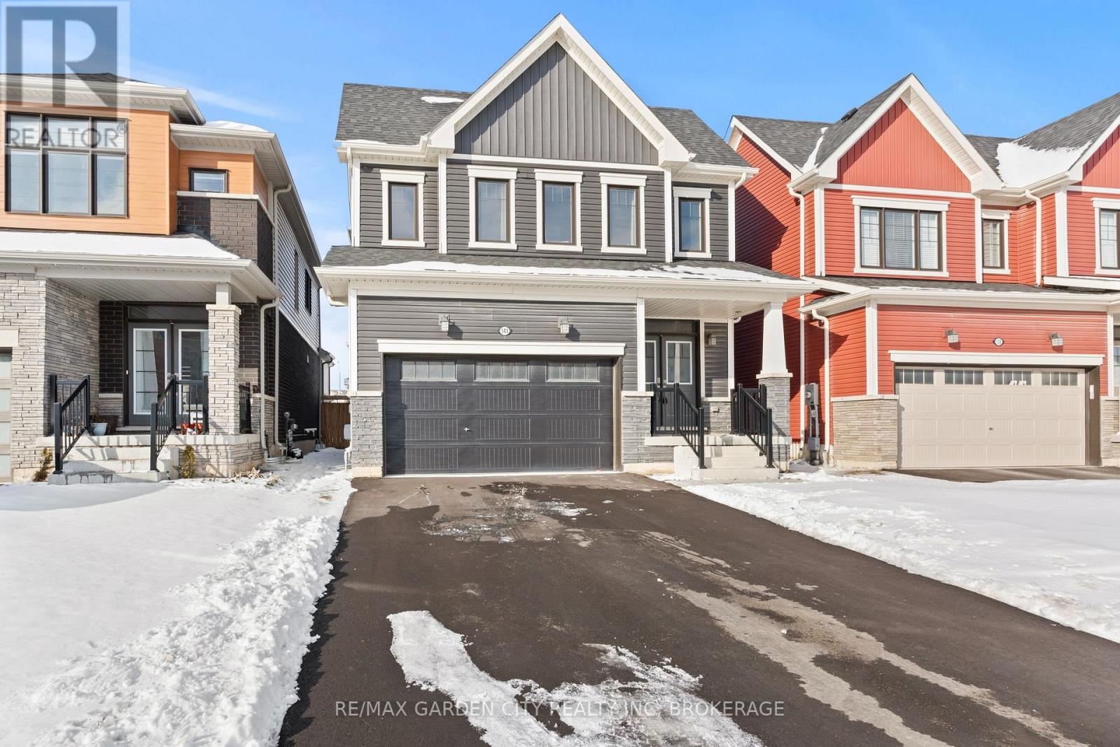 141 Higgins Avenue, Thorold, Ontario  L3B 5N5 - Photo 2 - X12824032