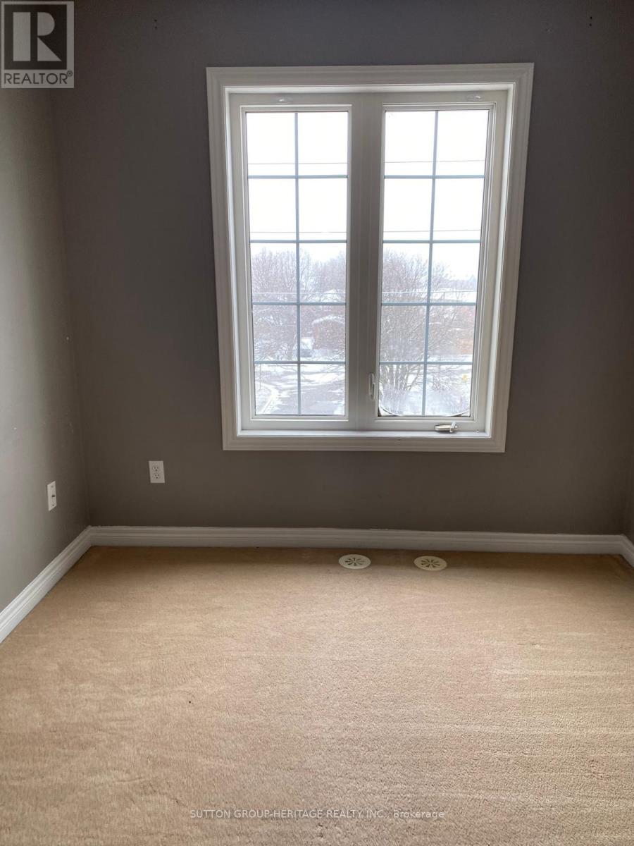 12 - 1250 ST. MARTINS DRIVE W