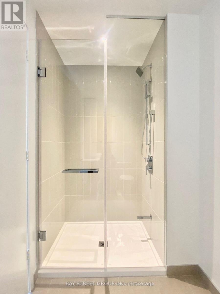 5207 - 3900 Confederation Parkway, Mississauga, Ontario  L5B 0M3 - Photo 9 - W12823438