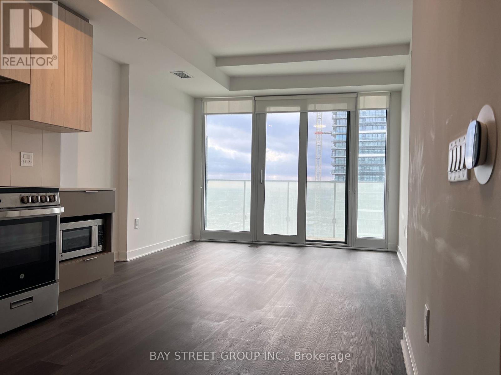 5207 - 3900 Confederation Parkway, Mississauga, Ontario  L5B 0M3 - Photo 5 - W12823438