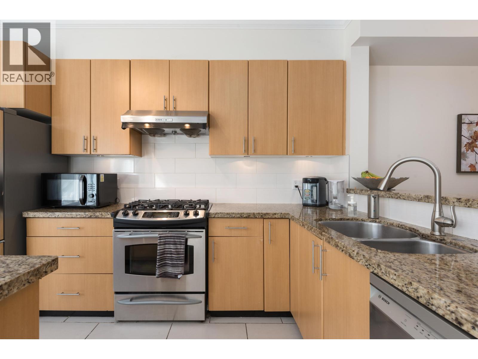 319 W 59th Avenue, Vancouver, British Columbia  V5X 1X3 - Photo 3 - R3093907