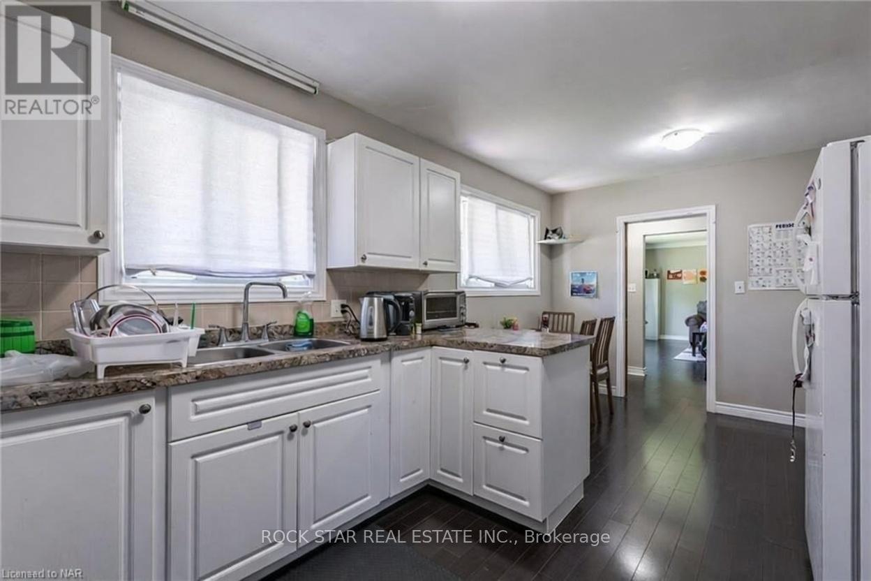 25 Warkdale Drive, St. Catharines, Ontario  L2T 2V8 - Photo 4 - X12813178