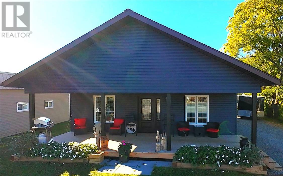 29 Vankoughnet  St. E., Little Current, Ontario  P0P 1K0 - Photo 1 - 2125248