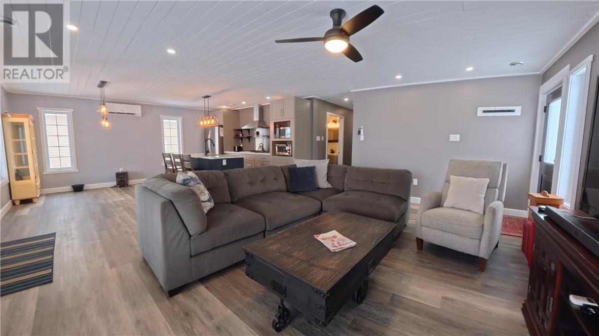 29 Vankoughnet  St. E., Little Current, Ontario  P0P 1K0 - Photo 18 - 2125248