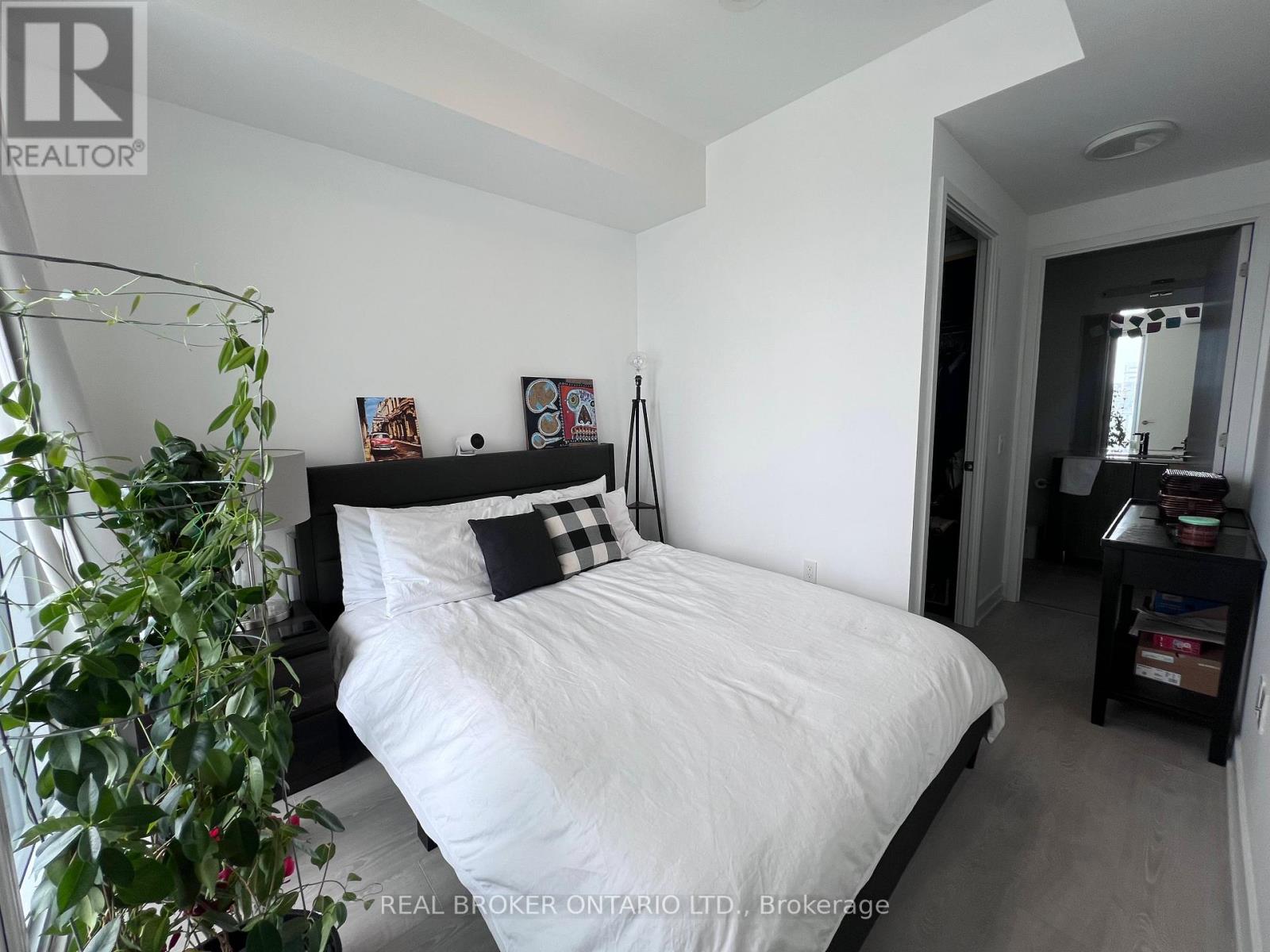 2608 - 15 Queens Quay E, Toronto, Ontario  M5E 0A5 - Photo 12 - C12822830