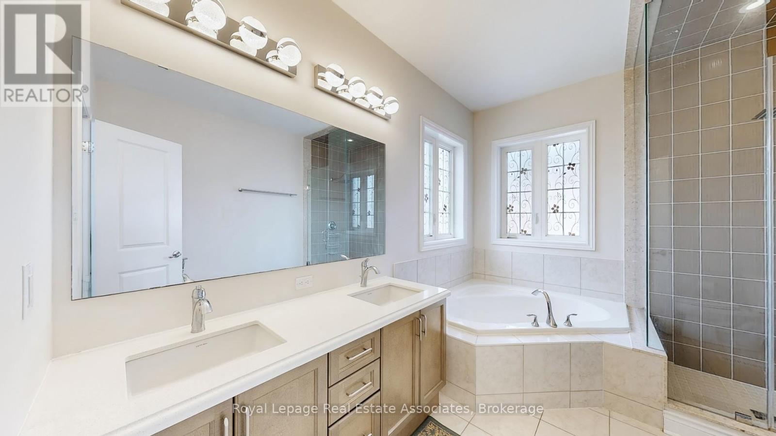 212 Niagara Trail, Halton Hills, Ontario  L7G 0H9 - Photo 23 - W12807296