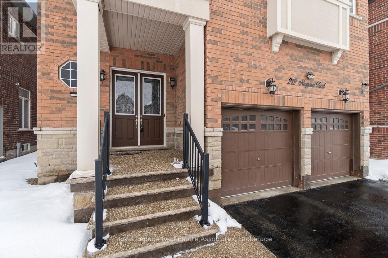 212 Niagara Trail, Halton Hills, Ontario  L7G 0H9 - Photo 2 - W12807296