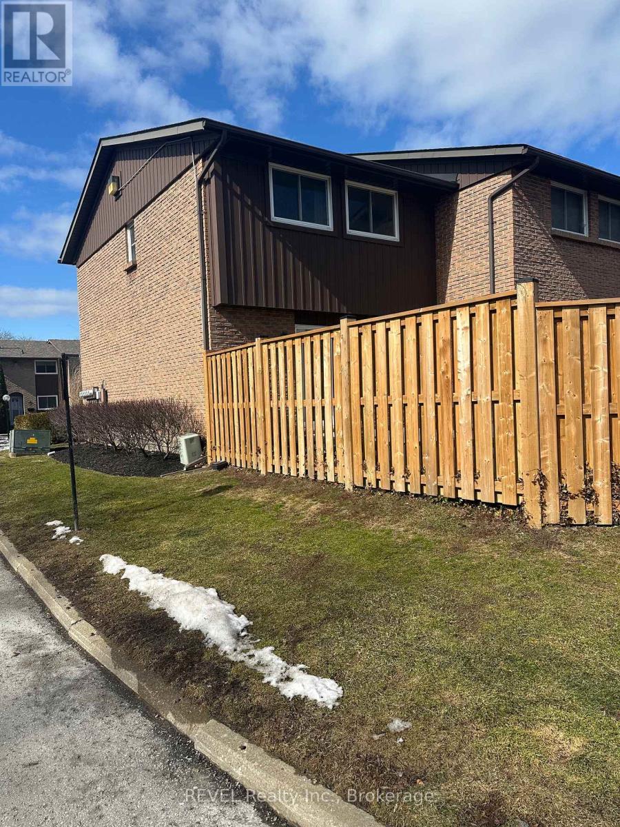 62 - 151 Linwell Road, St. Catharines, Ontario  L2N 6P3 - Photo 4 - X12820992