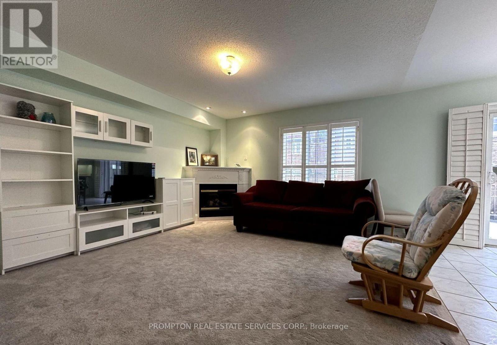 236 Everett Street, Markham, Ontario  L6E 1S9 - Photo 3 - N12823960