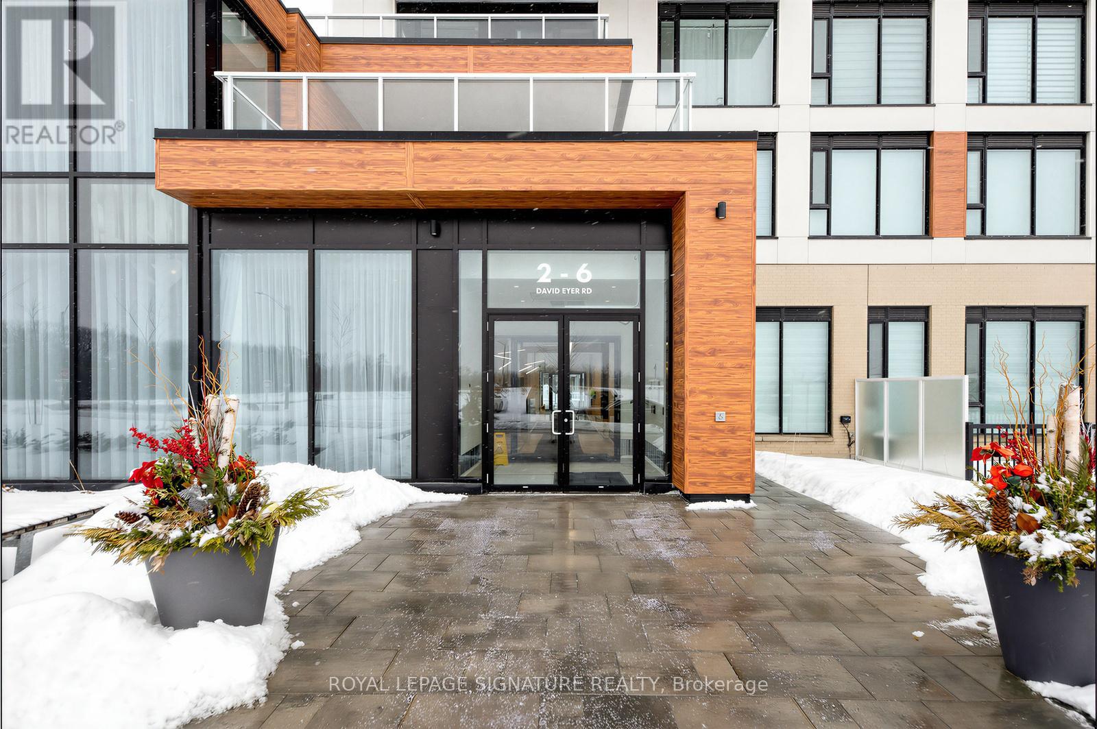 105 - 6 David Eyer Road, Richmond Hill, Ontario  L4S 0N5 - Photo 2 - N12824010