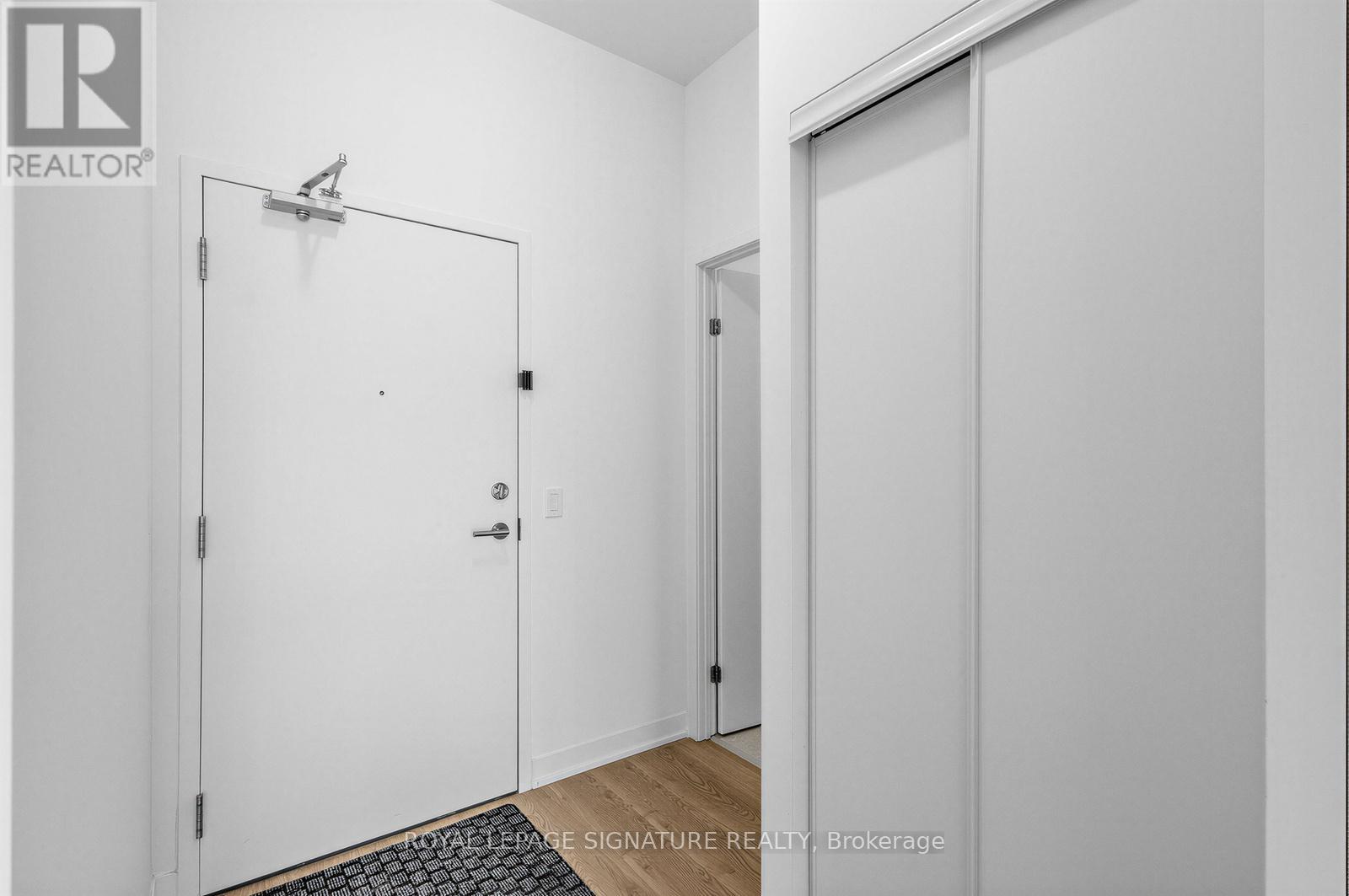 105 - 6 David Eyer Road, Richmond Hill, Ontario  L4S 0N5 - Photo 4 - N12824010