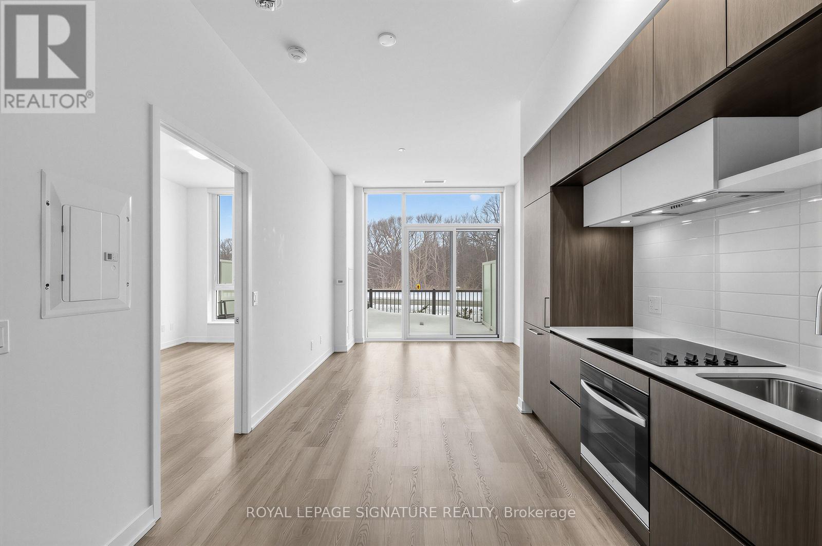 105 - 6 David Eyer Road, Richmond Hill, Ontario  L4S 0N5 - Photo 5 - N12824010