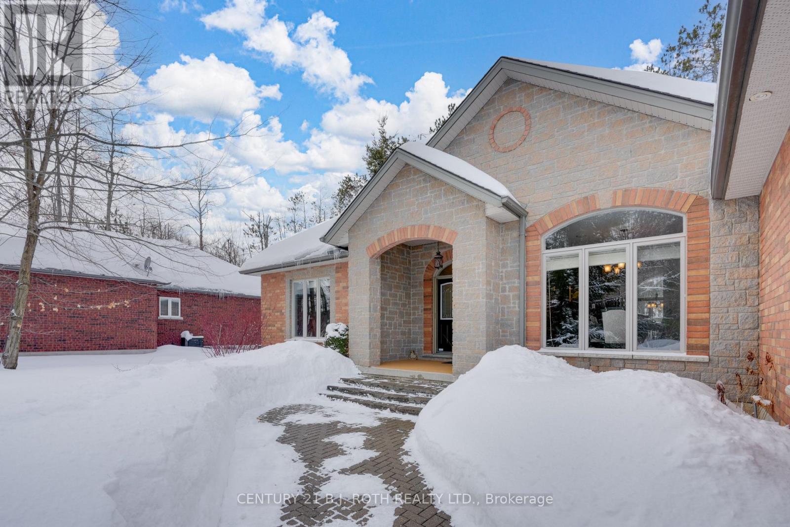 6 Lloyd Cook Drive E, Springwater (Snow Valley), Ontario L4M 4S4 - Photo 2 - S12824024