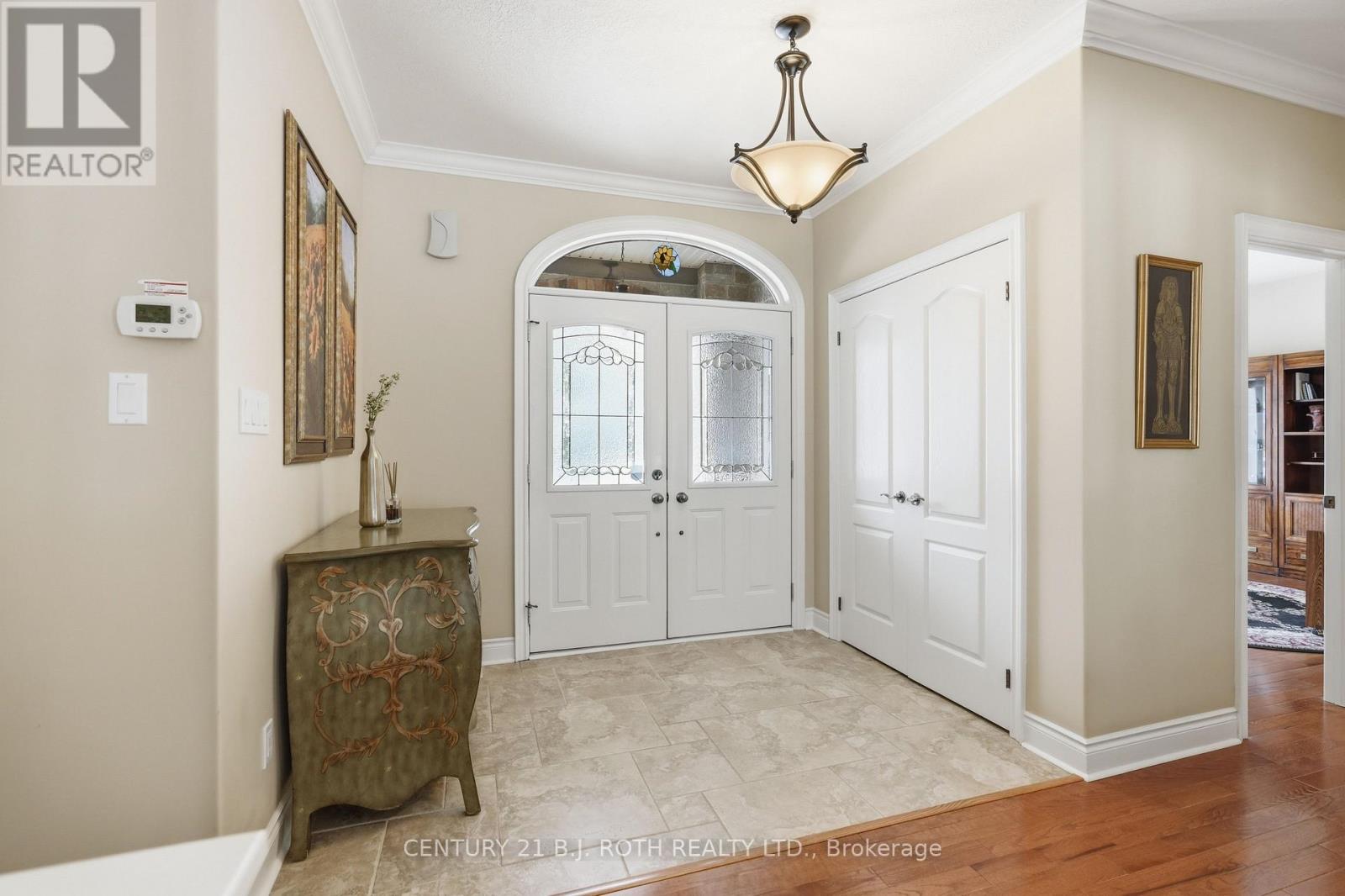 6 Lloyd Cook Drive E, Springwater (Snow Valley), Ontario L4M 4S4 - Photo 4 - S12824024