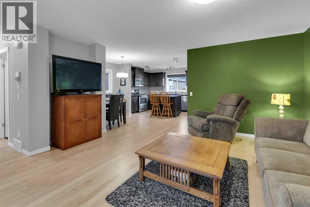 367 Fireside Place, Cochrane, Alberta  T4C 0R1 - Photo 3 - A2283408