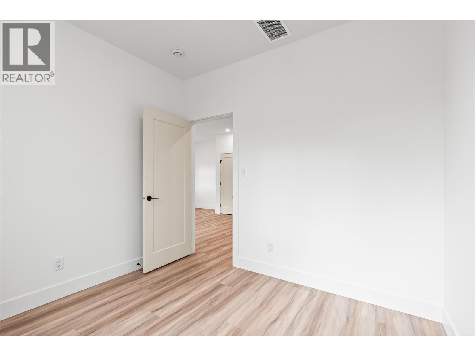 7013 Manning Place, Vernon, British Columbia  V1B 0B6 - Photo 11 - 10376054