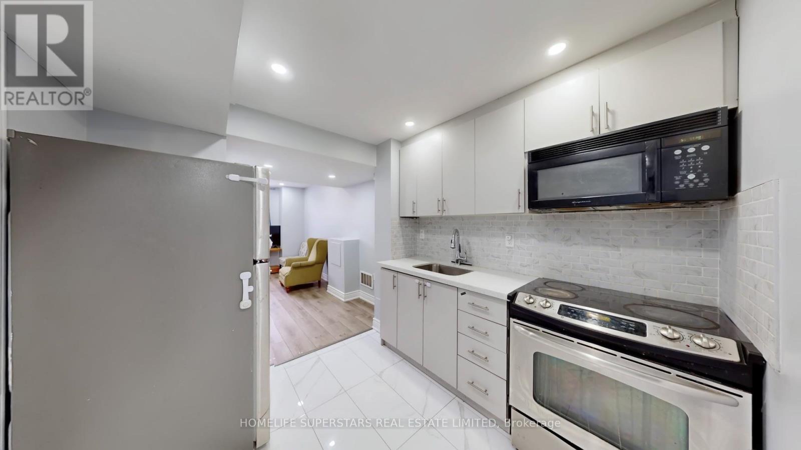 67 Bonnie Braes Drive, Brampton, Ontario  L6Y 0Y6 - Photo 20 - W12823990