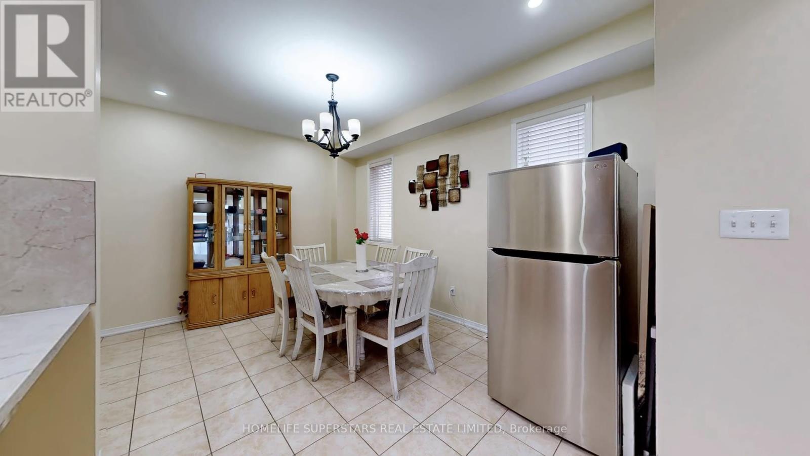 67 Bonnie Braes Drive, Brampton, Ontario  L6Y 0Y6 - Photo 4 - W12823990