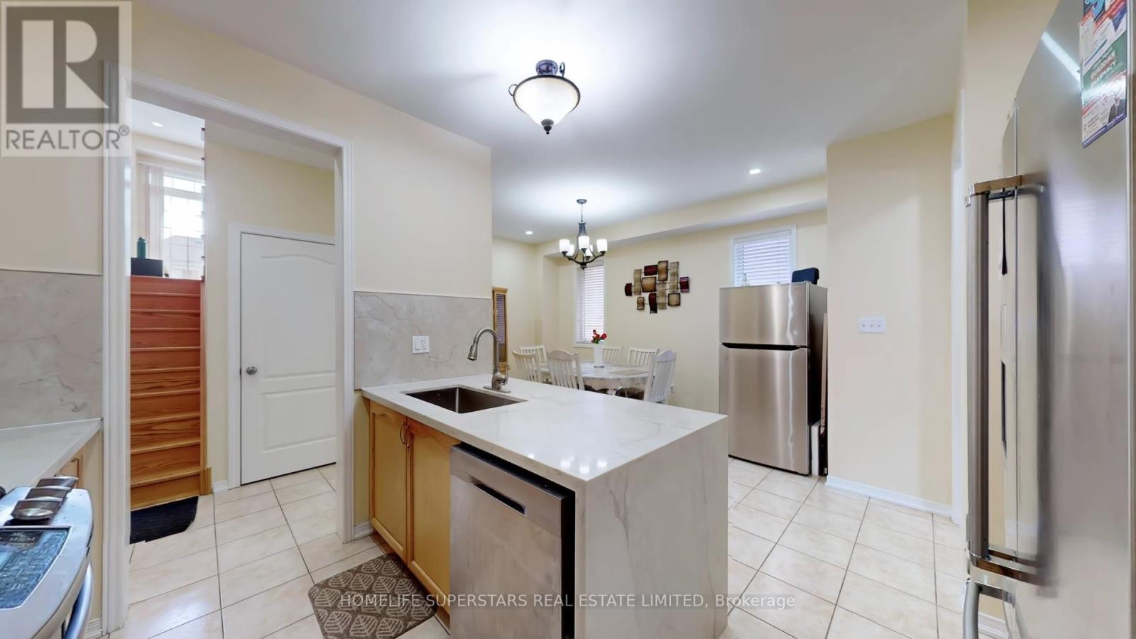 67 Bonnie Braes Drive, Brampton, Ontario  L6Y 0Y6 - Photo 9 - W12823990