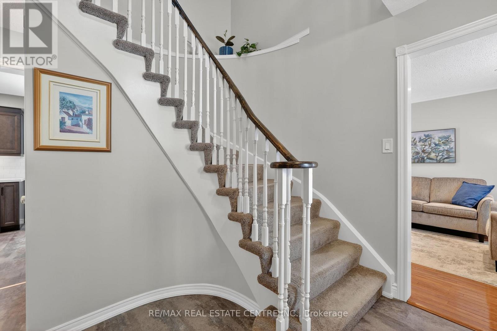 165 Courtney Crescent, Orangeville, Ontario  L9W 4S4 - Photo 5 - W12823994