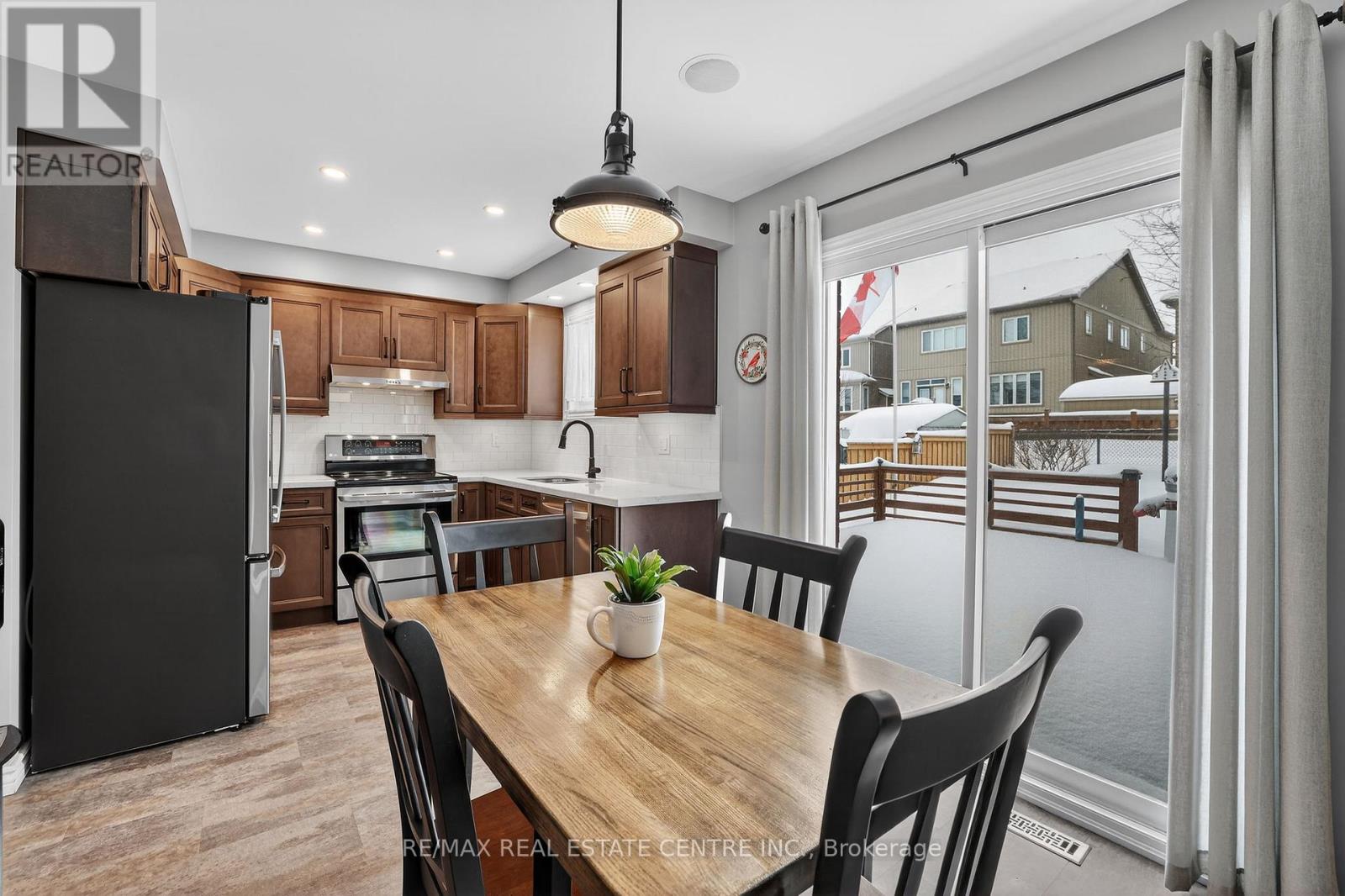 165 Courtney Crescent, Orangeville, Ontario  L9W 4S4 - Photo 6 - W12823994