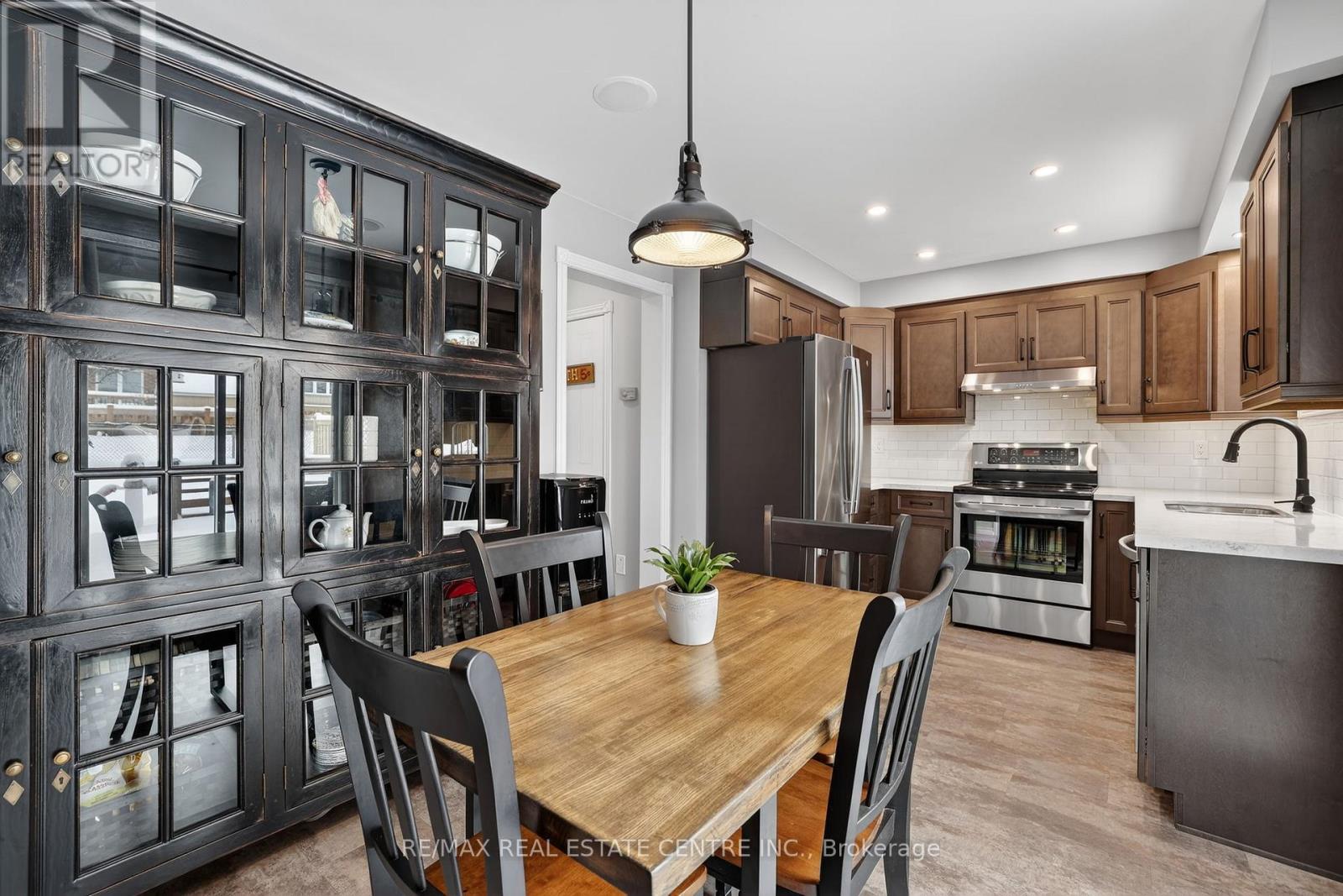 165 Courtney Crescent, Orangeville, Ontario  L9W 4S4 - Photo 7 - W12823994